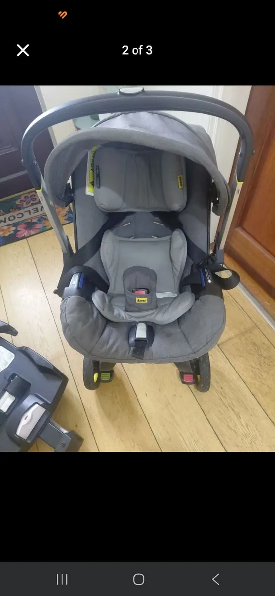 Doona pushchair and isofix base - Image 1