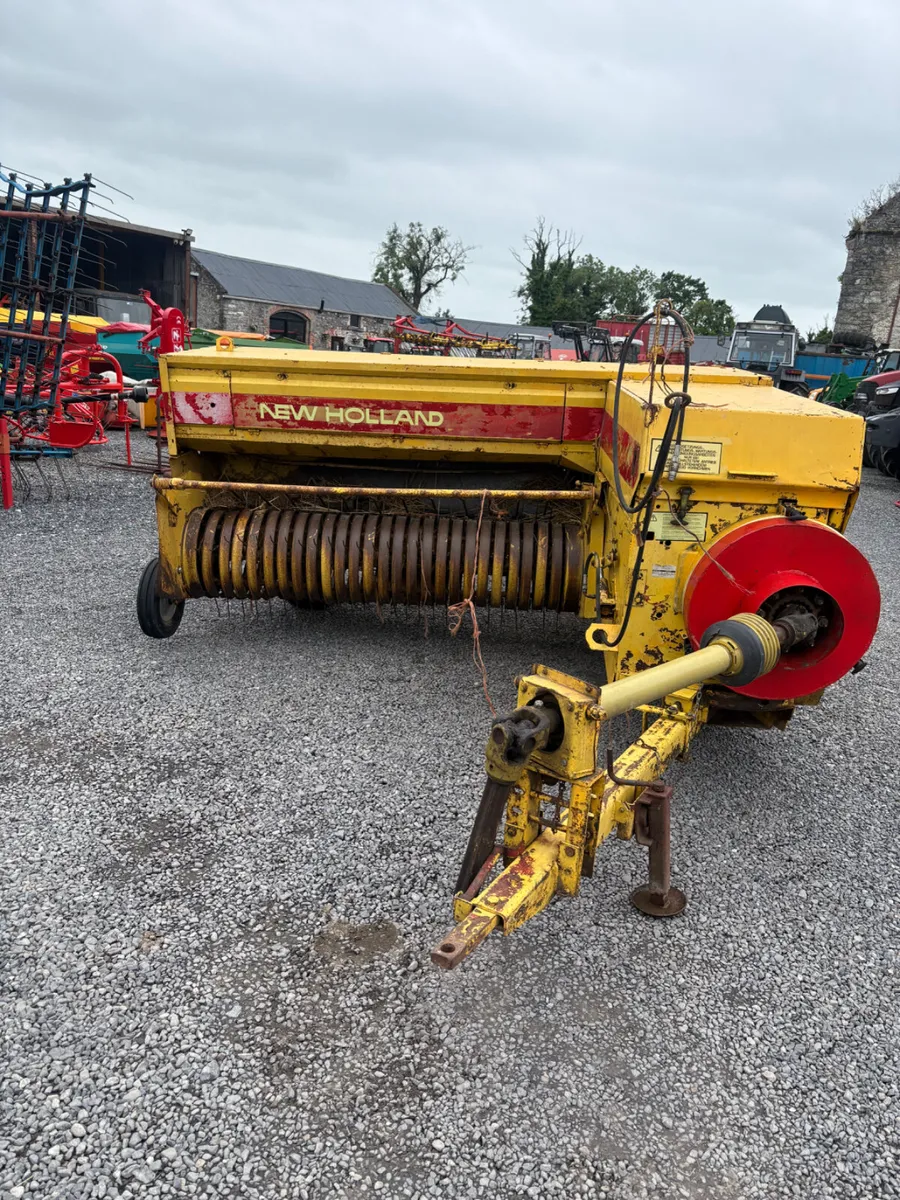 New Holland Square Bailer - Image 1
