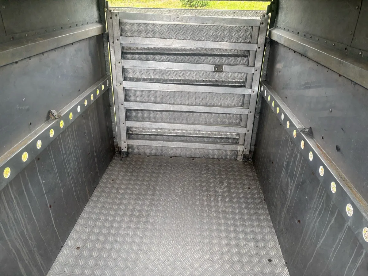 8x5 2 cow box trailer - Image 2