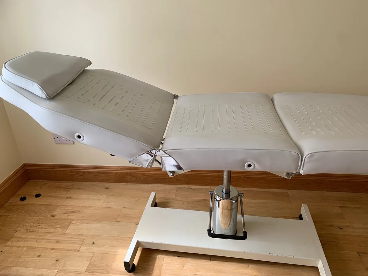 Therapy couch / massage table - Image 2