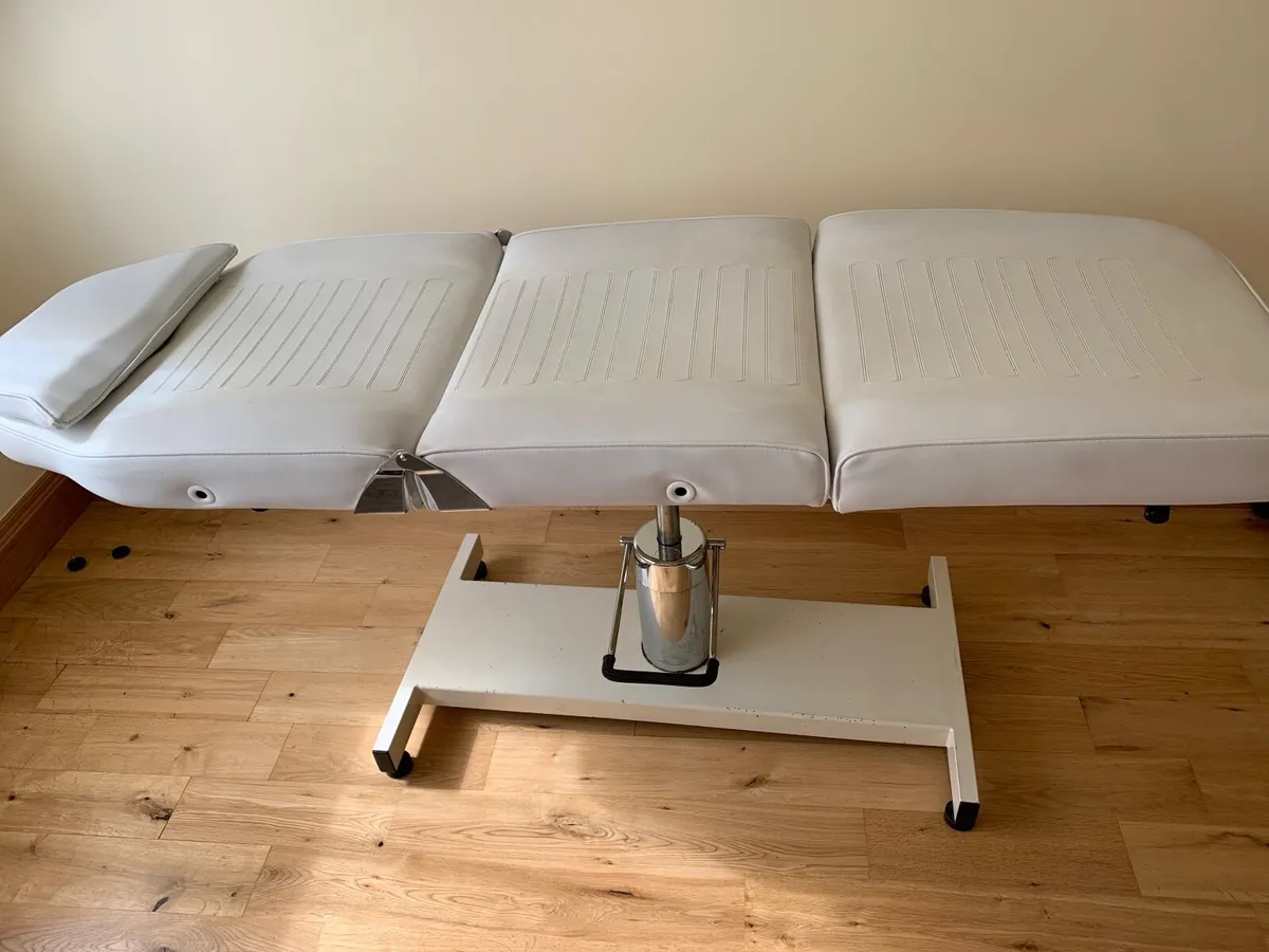 Therapy couch / massage table - Image 3