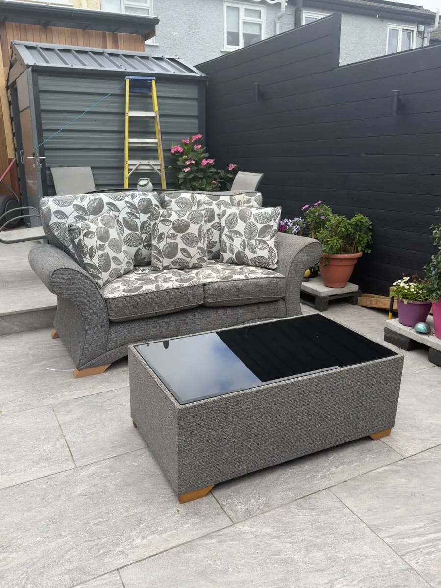 2 & 3 seater couch with matching table - Image 1