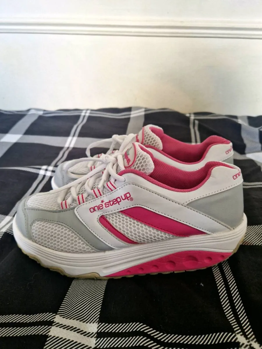 One Step Up Y2k Trainers - Image 1