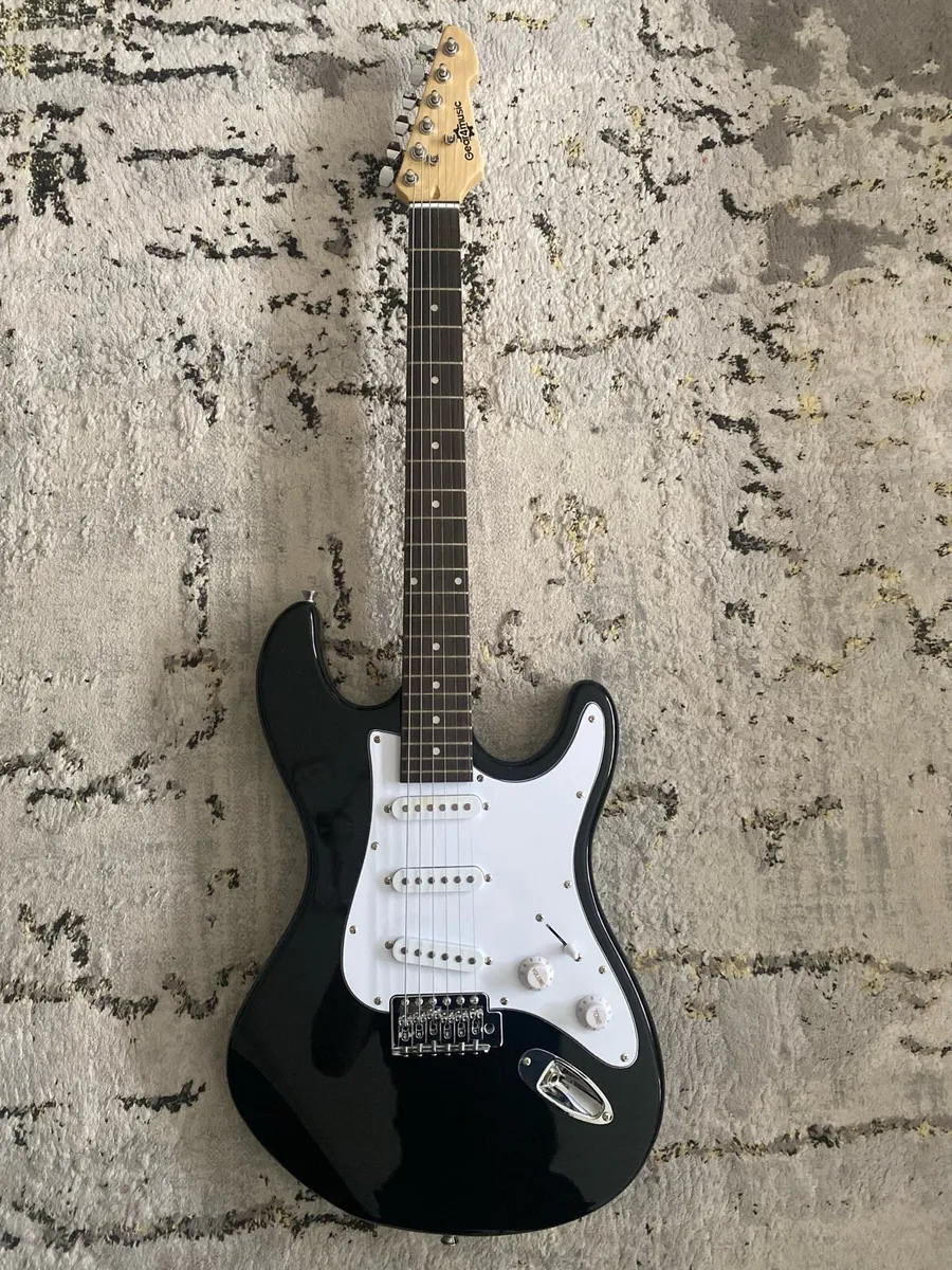 LA Electric Guitar,10w amp - Image 1