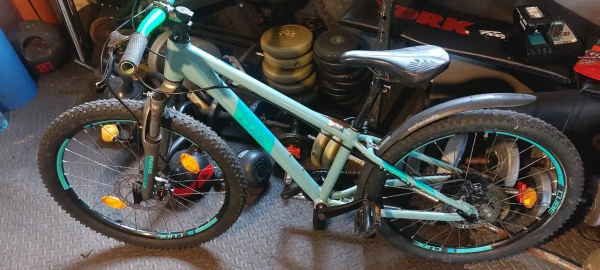 Giant ACID  Boys Mountain Bike Bargain - Image 1