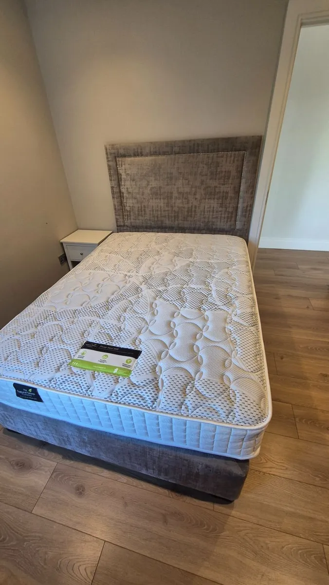 Bed frame and mattress - Image 3