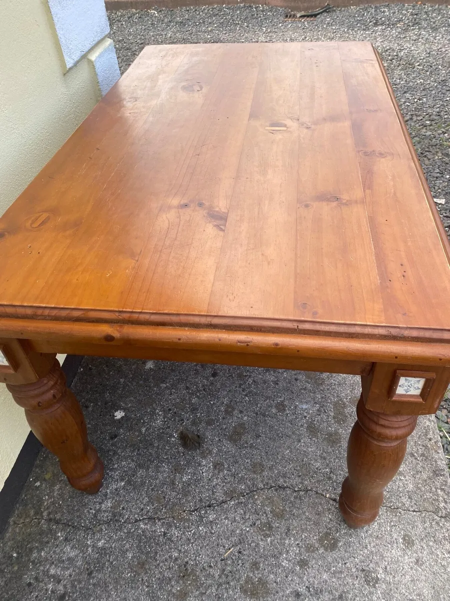 Kitchen table - Image 1