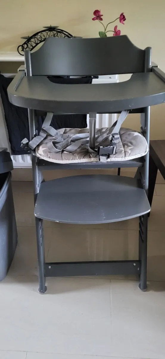 Baby high chair - Image 1