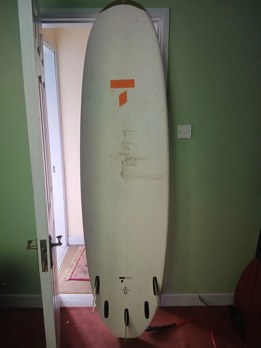 Bic Tahe 7’0″ EGG surfboard including leash & fins - Image 1