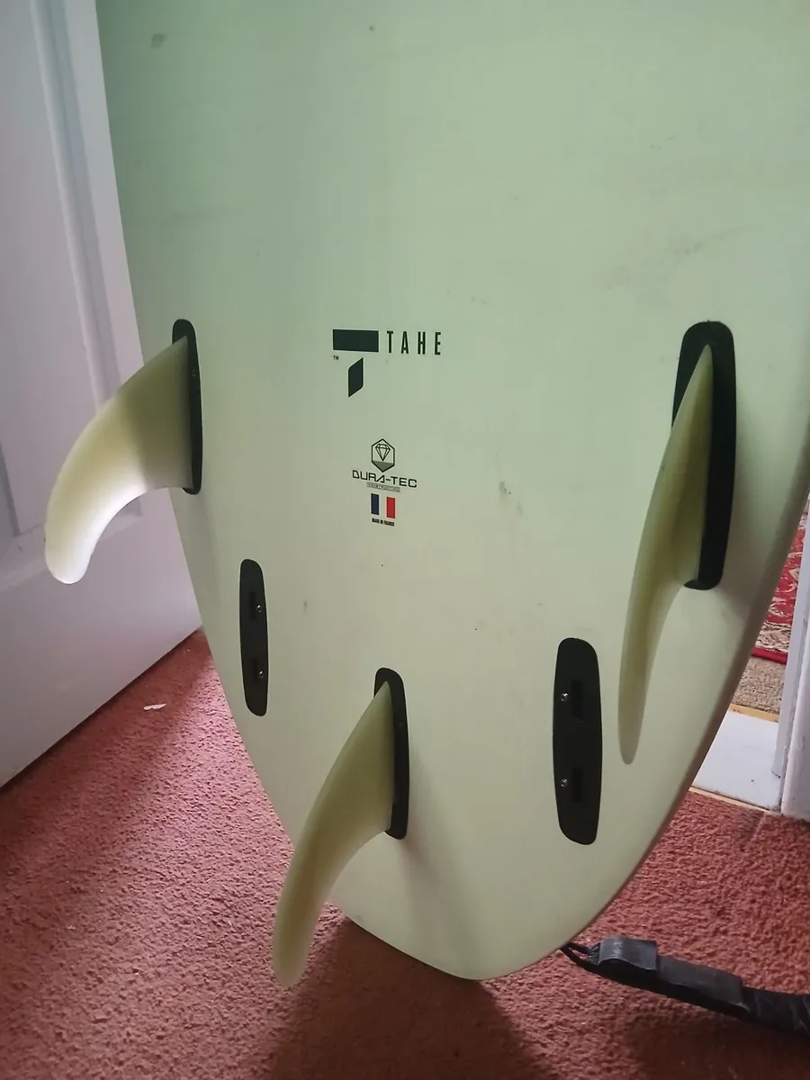Bic Tahe 7’0″ EGG surfboard including leash & fins - Image 3
