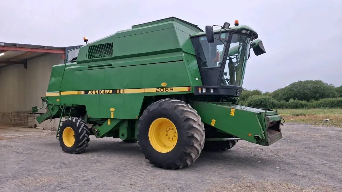 John deere 2066 combine harvester - Image 1