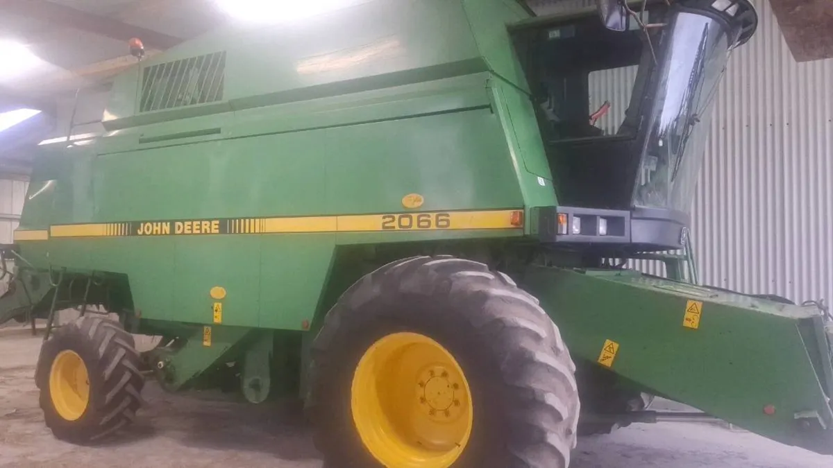 John deere 2066 combine harvester - Image 3