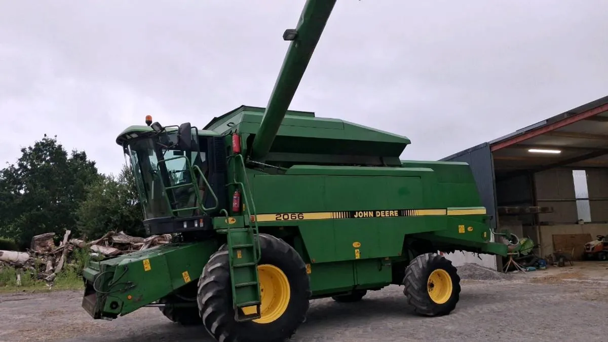 John deere 2066 combine harvester - Image 2