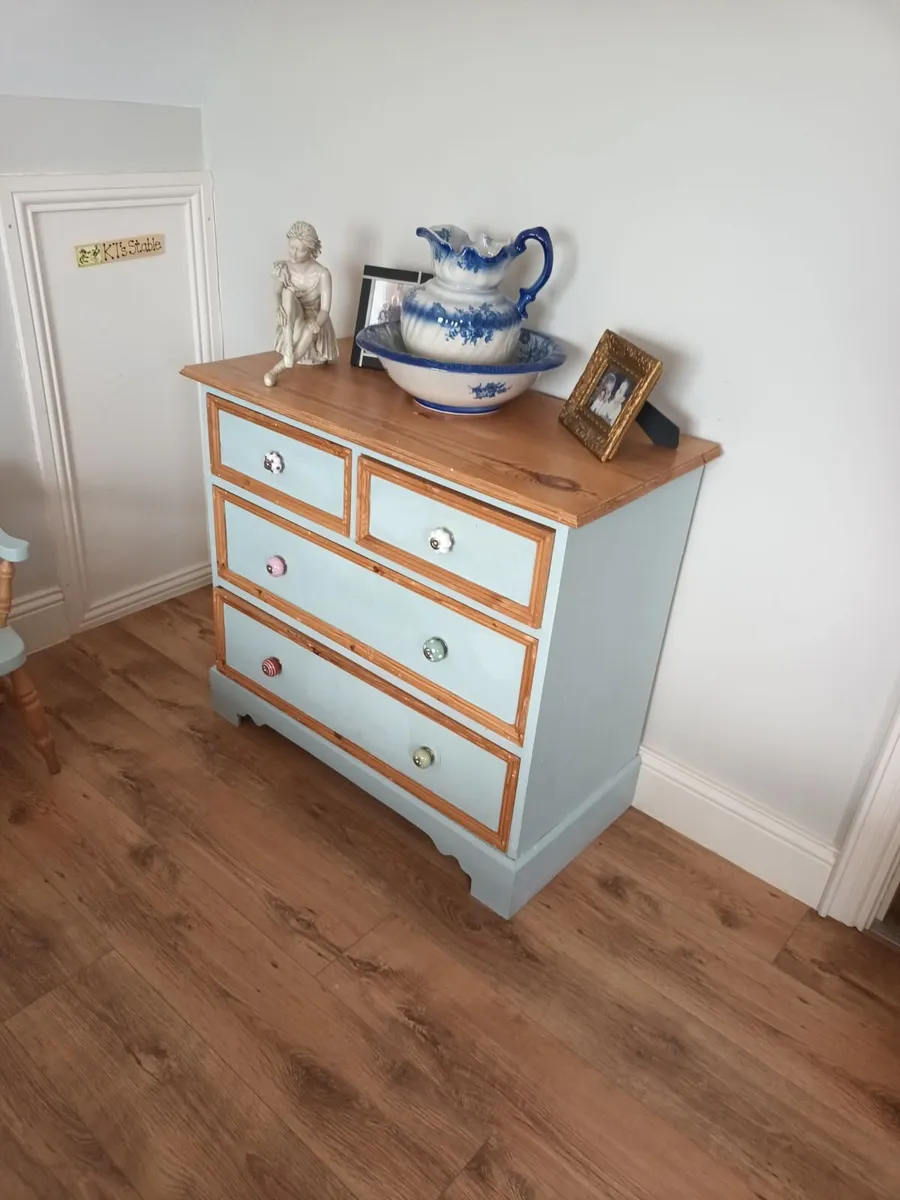 Stand up pine painted mirror with drawer - Image 2