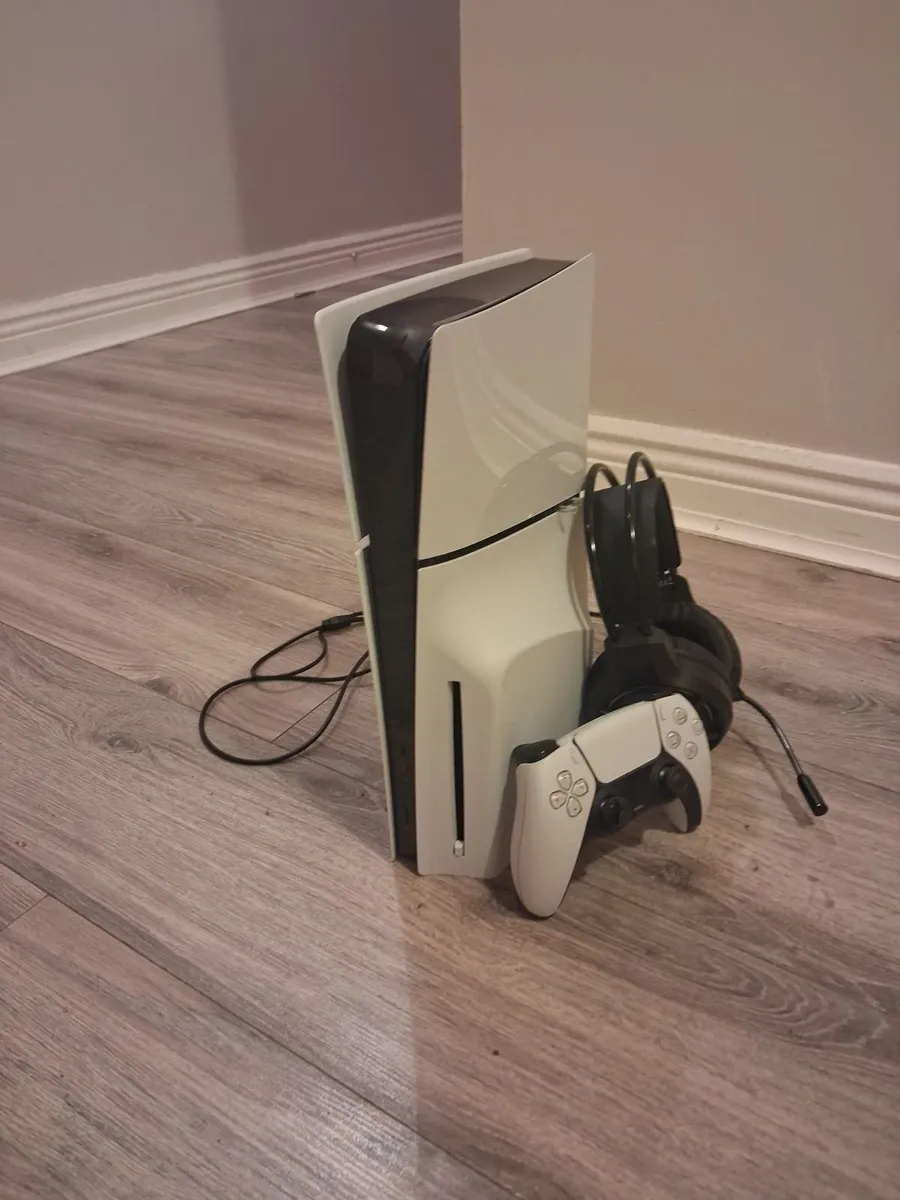 Playstation 5 Digital and Disc edition - Image 1