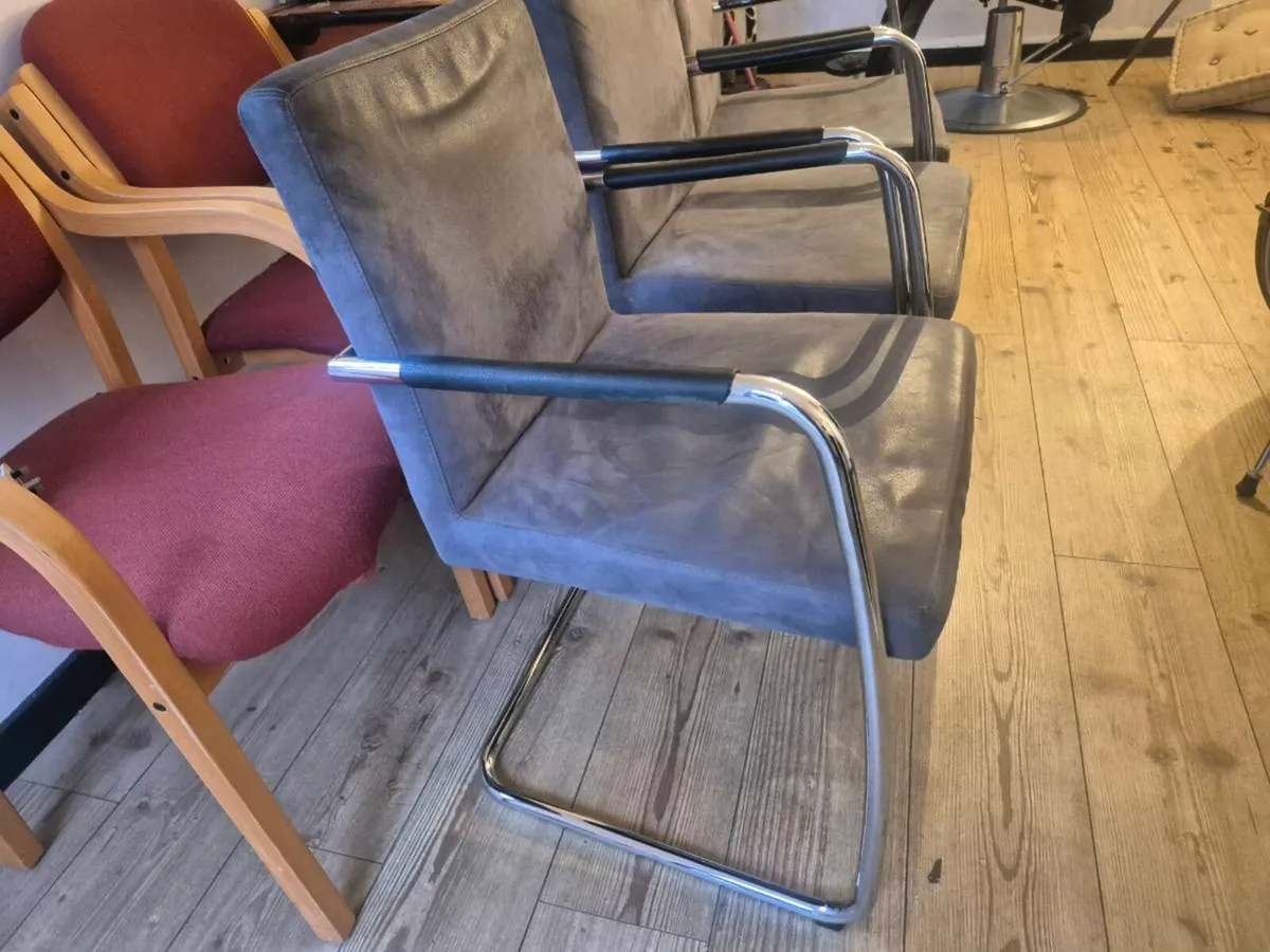 5 matching grey chairs - Image 2