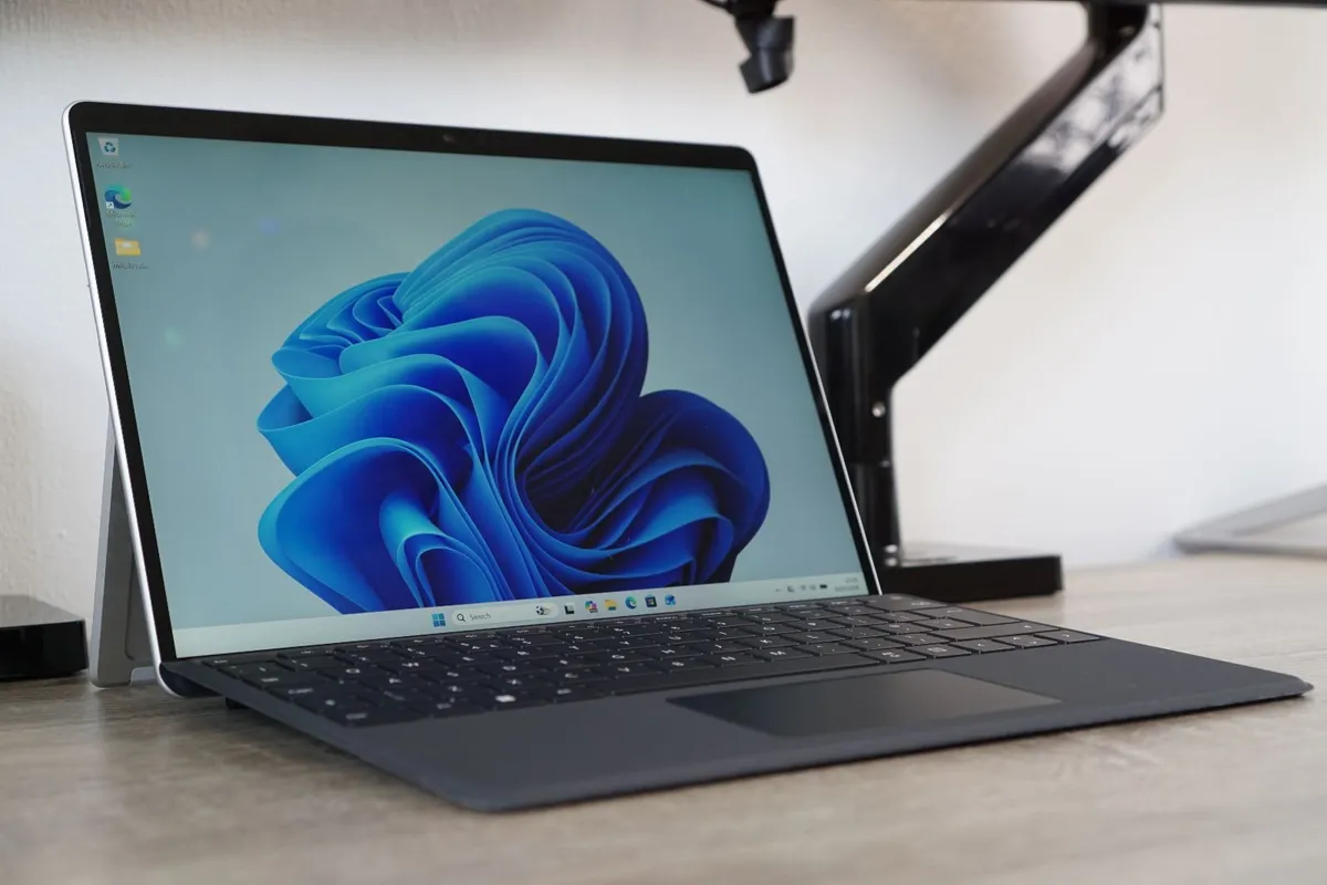Surface Pro 9 | i5-1245U vPro | 120Hz PixelSense - Image 1