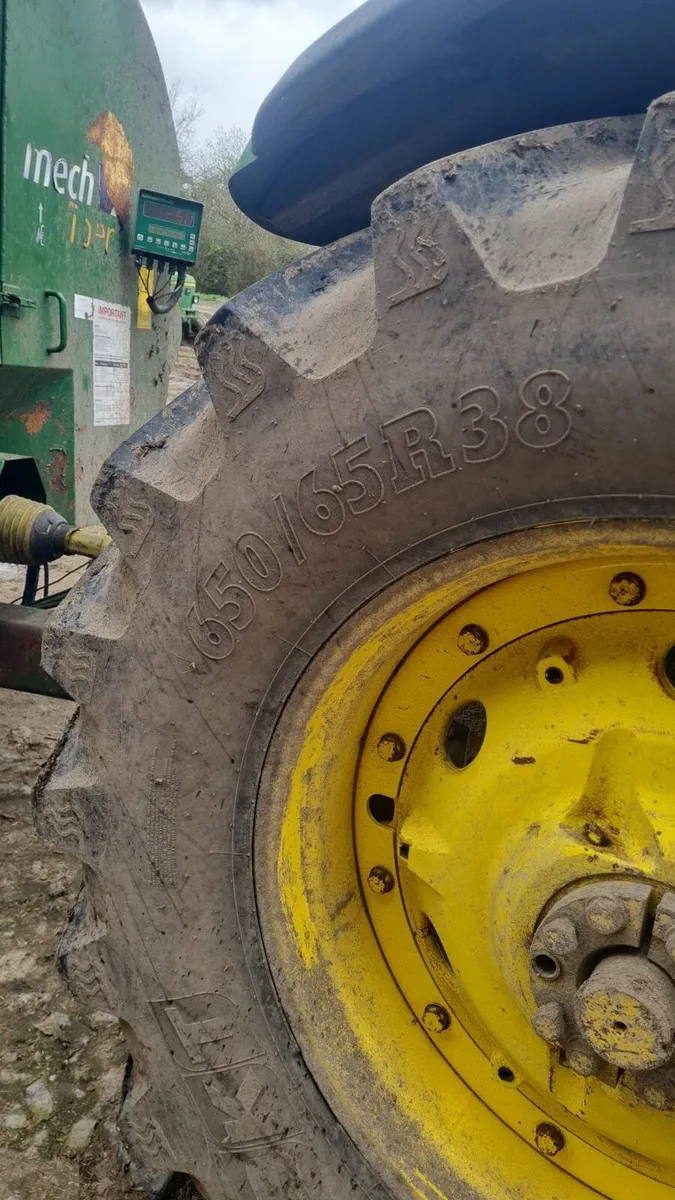 Tractor tyres and rims - Image 1
