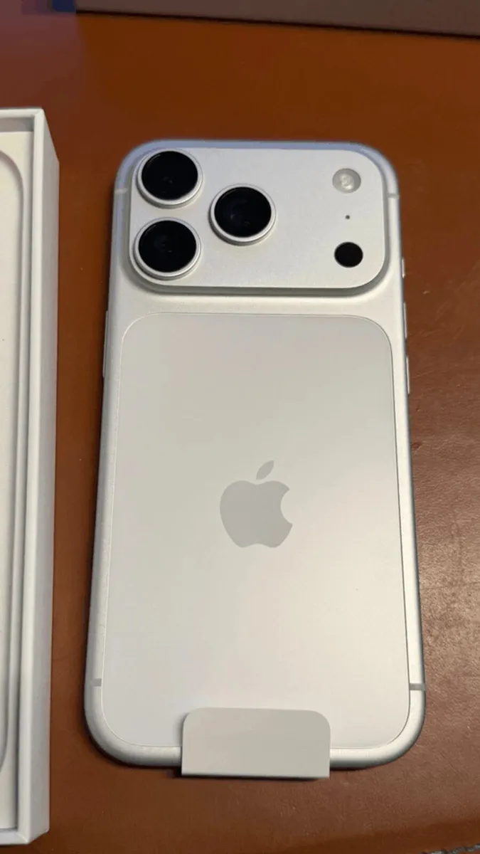 Apple iPhone 17 Pro 256GB Silver Like New(10 Cycle - Image 3
