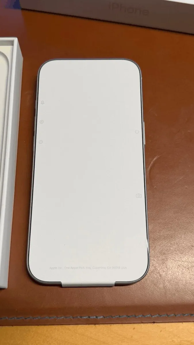 Apple iPhone 17 Pro 256GB Silver Like New(10 Cycle - Image 2