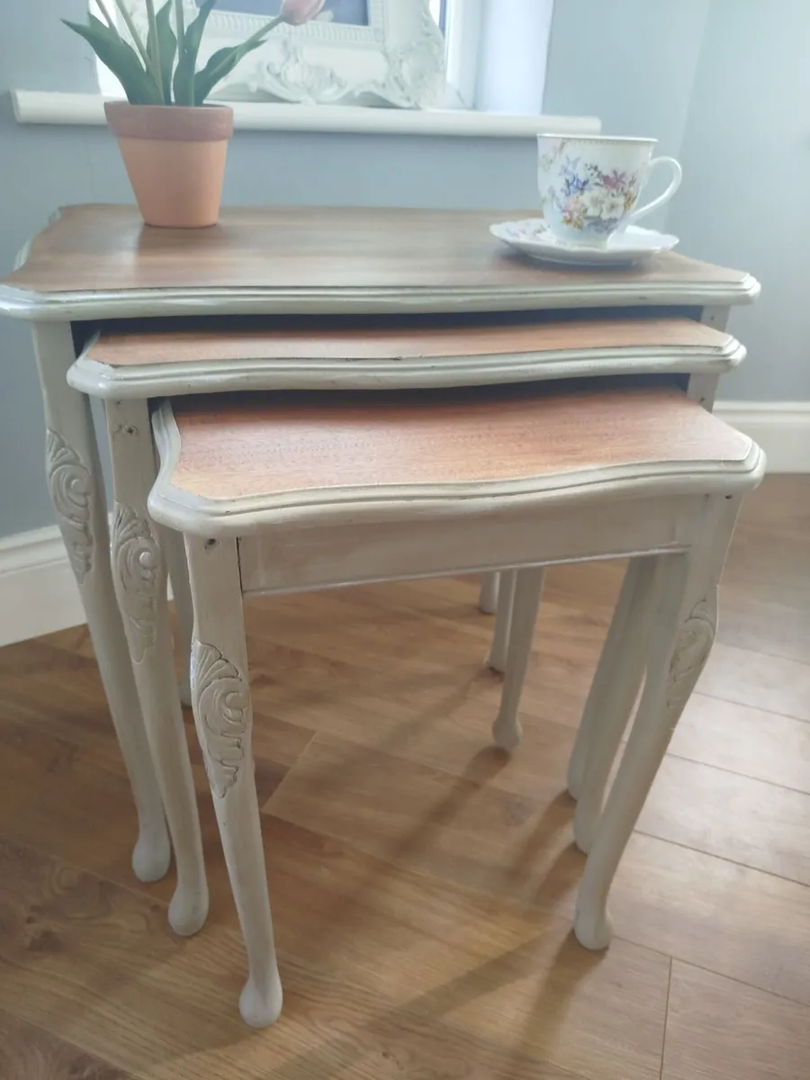 Nest of tables - Image 1