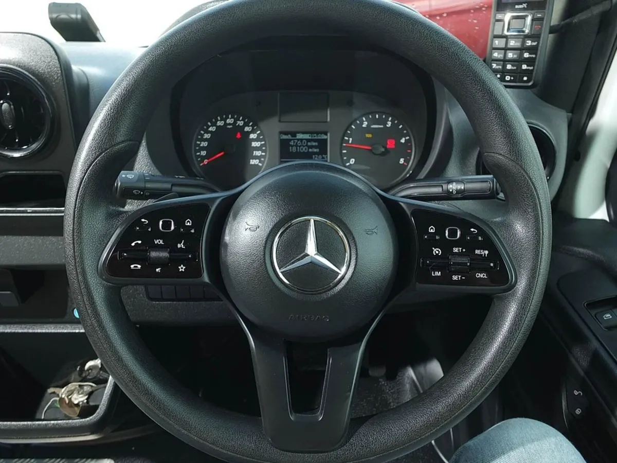 VB - 2022 Mercedes-Benz Sprinter Luton Box Van - Image 3