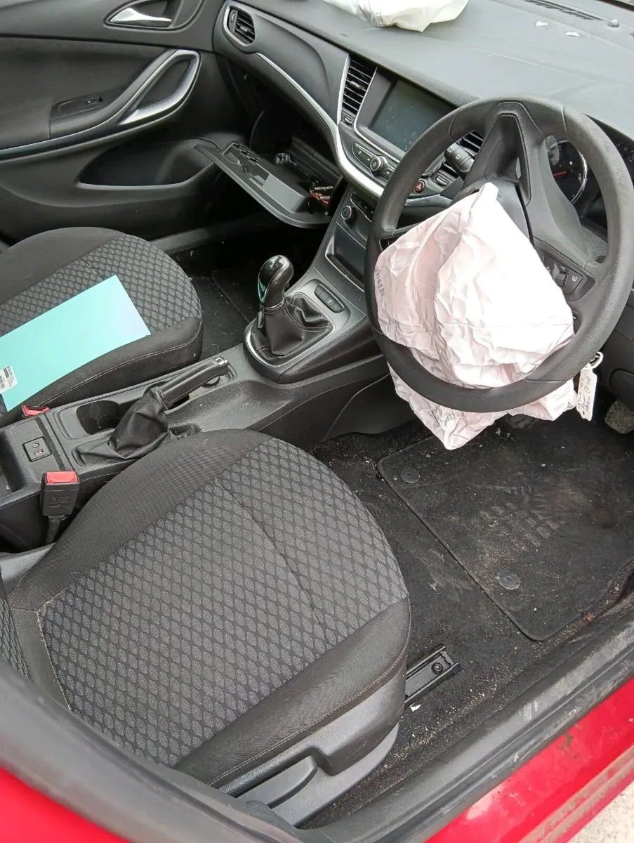 Breaking Opel astra 2015 1.6diesel - Image 3