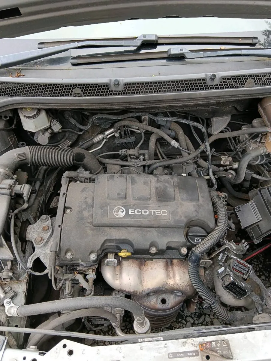 Breaking Opel astra 2010 petrol - Image 2