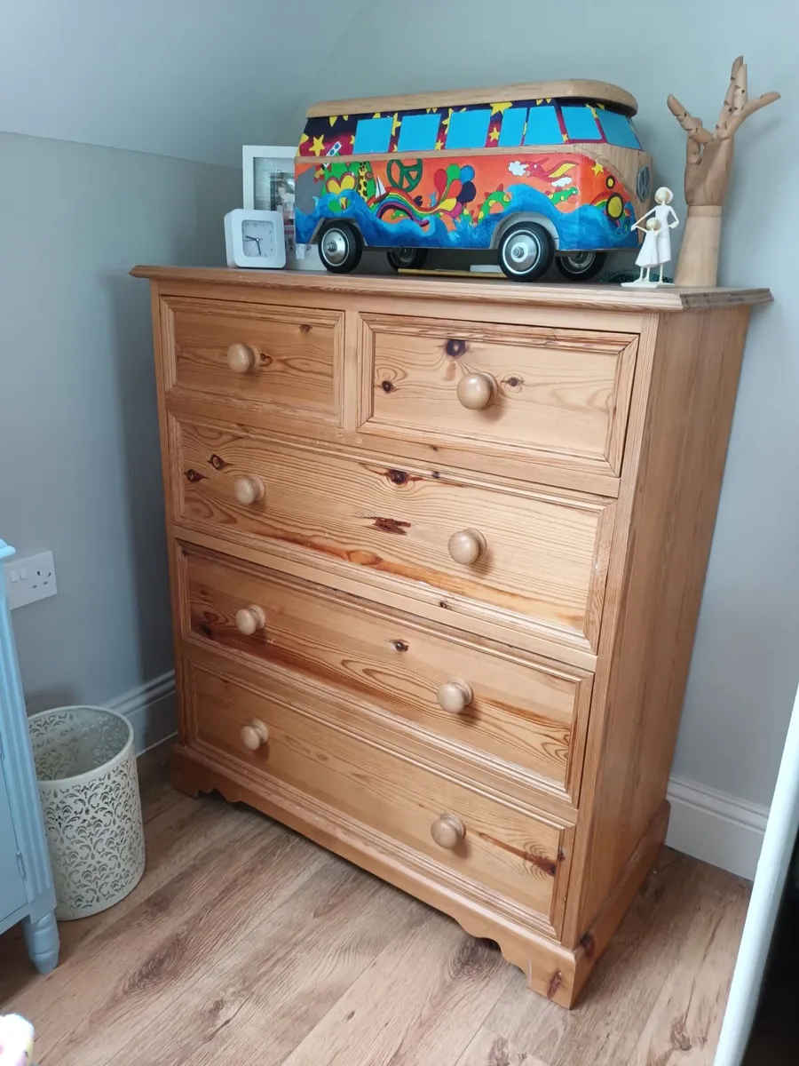 Waxed pine Chest of  drawers