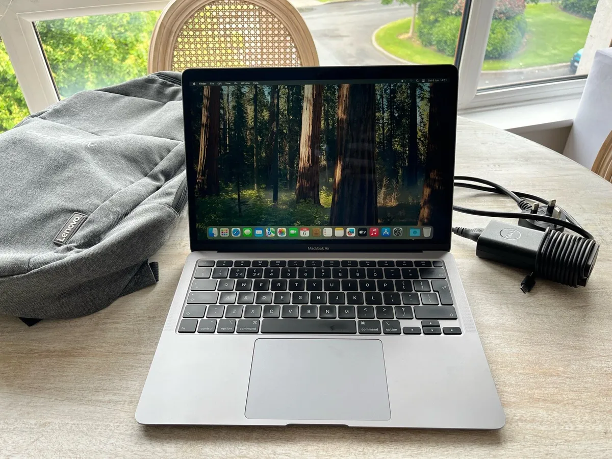 MACBOOK AIR 13" 2020 INTEL i7, VERY GOOD CONDITION - Image 3