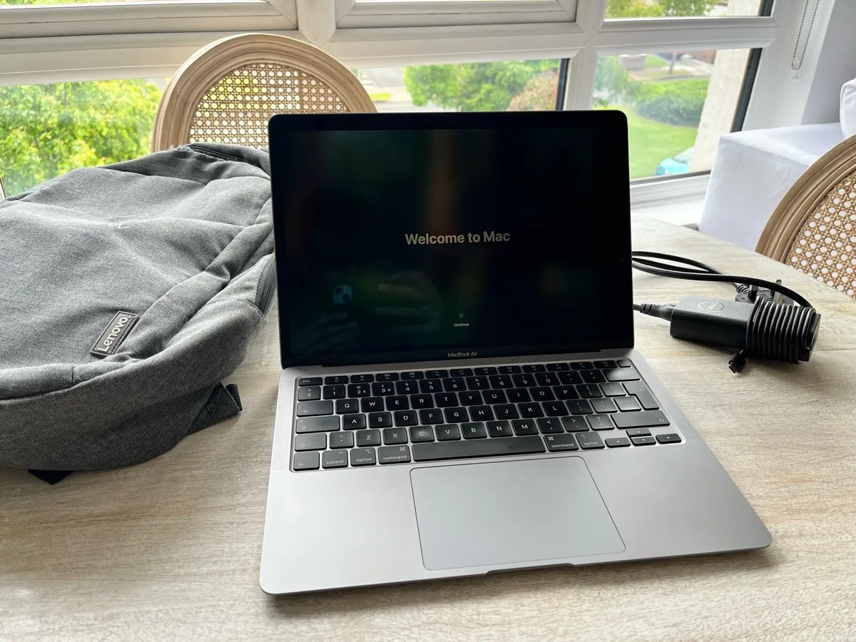 MACBOOK AIR 13" 2020 INTEL i7, VERY GOOD CONDITION - Image 2