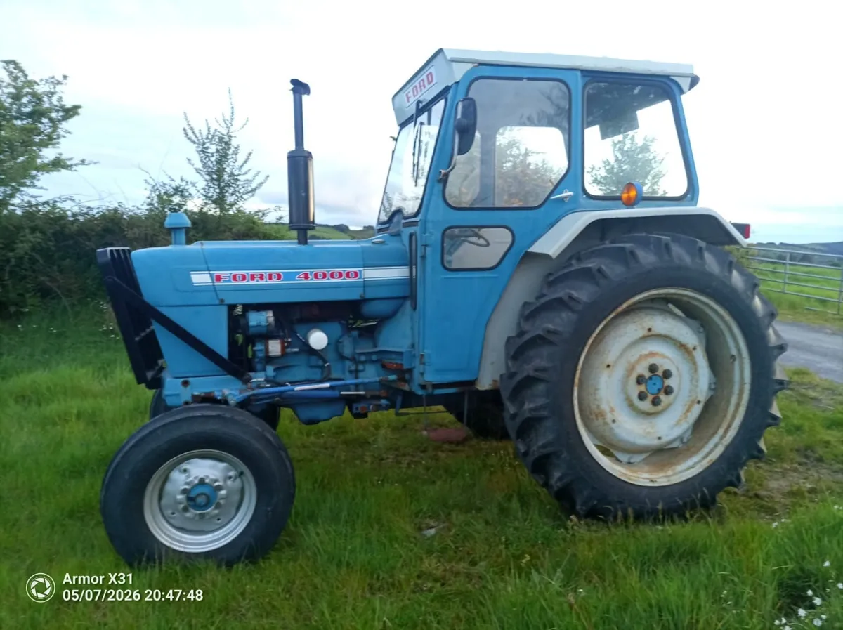 Vintage Tractor - Image 1