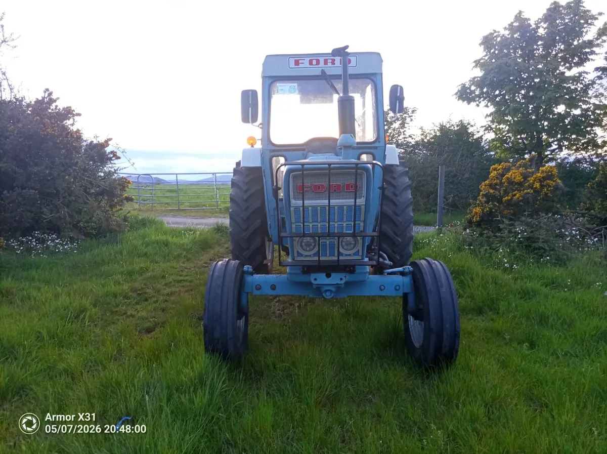 Vintage Tractor - Image 2