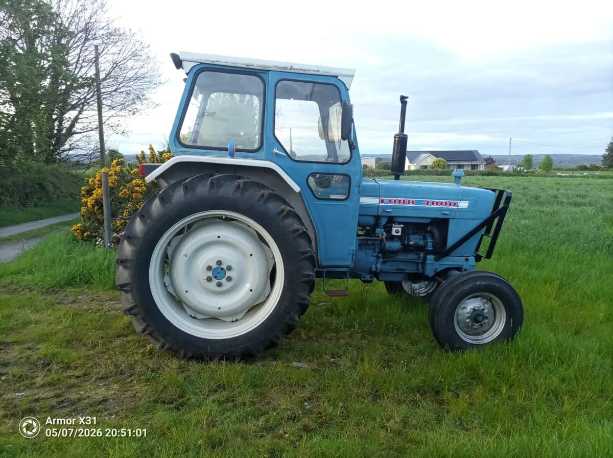 Vintage Tractor - Image 3