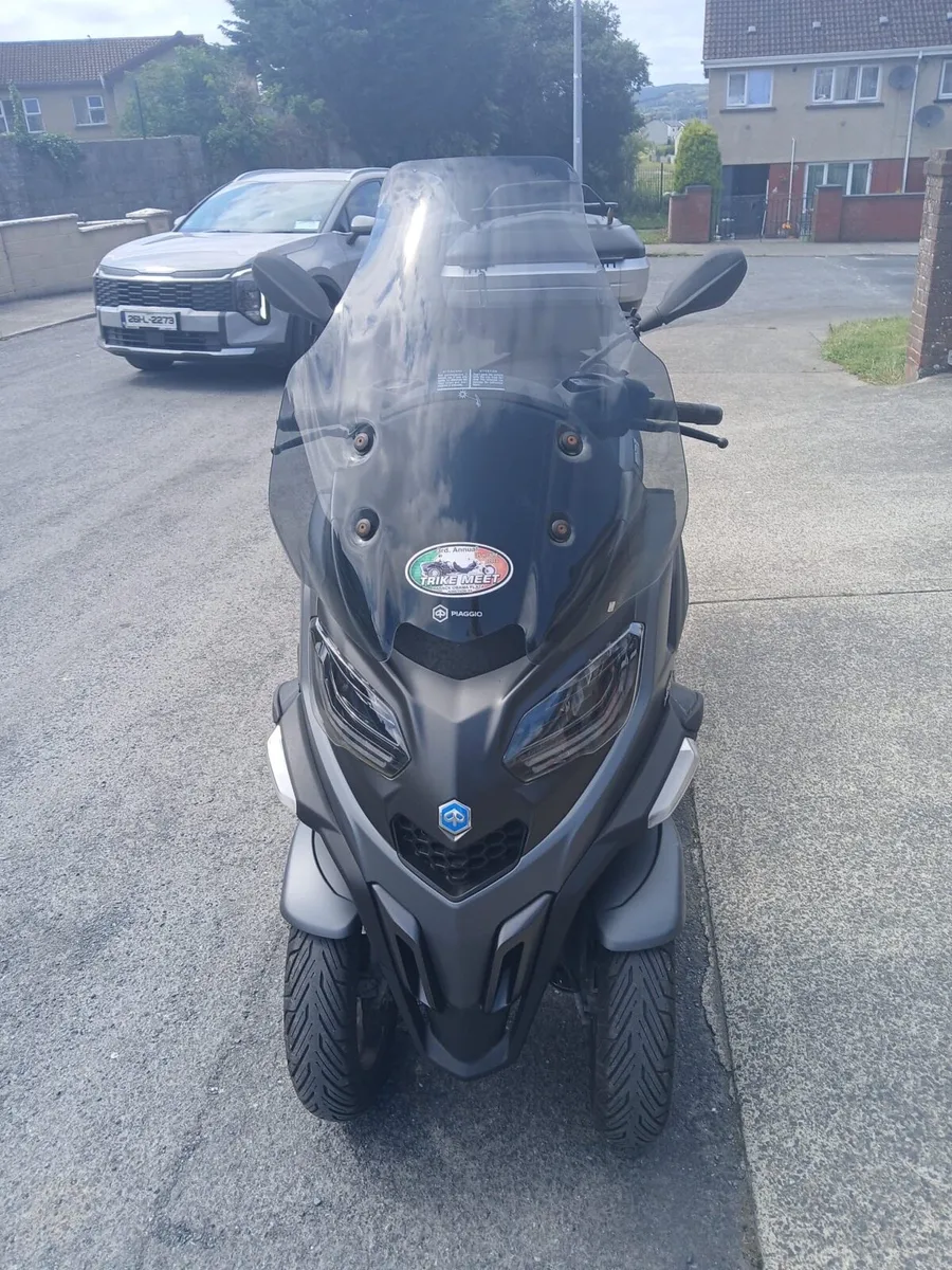 2022 Piaggio 530 three wheel - Image 2