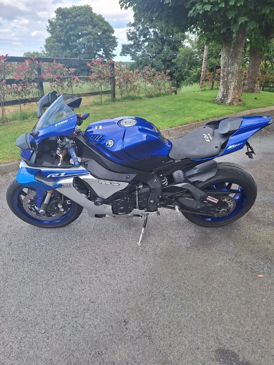 YAMAHA R1 - Image 1