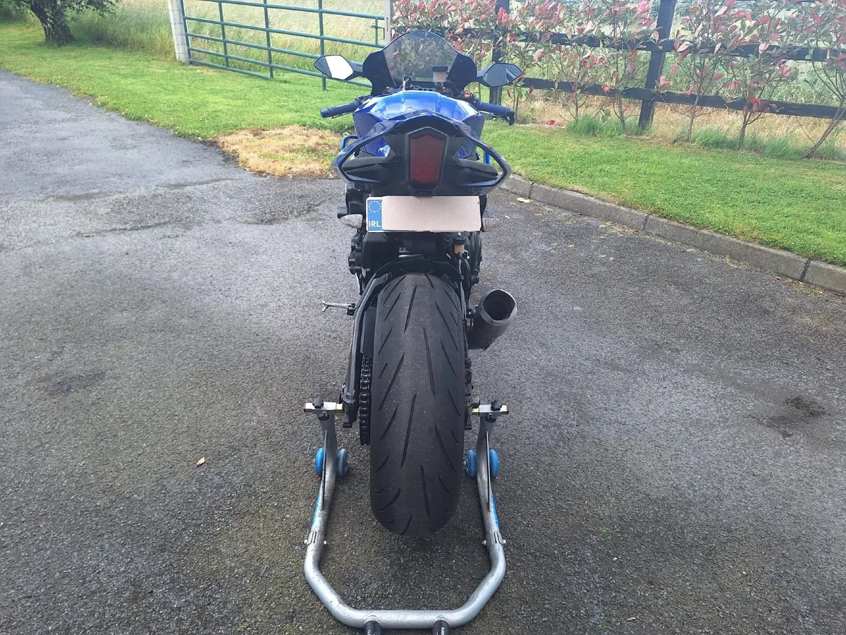 YAMAHA R1 - Image 4