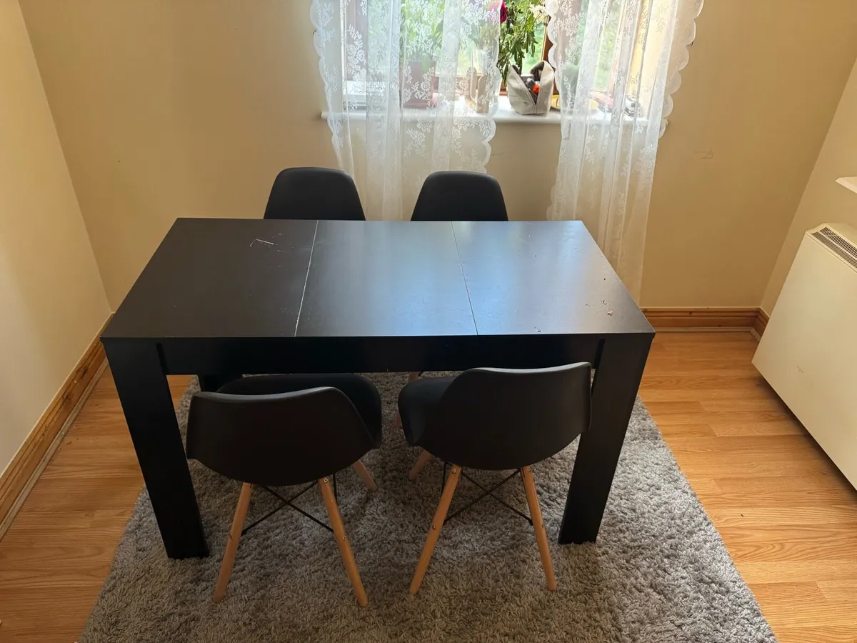 Kitchen table with 4 chairs- optional carpet - Image 2