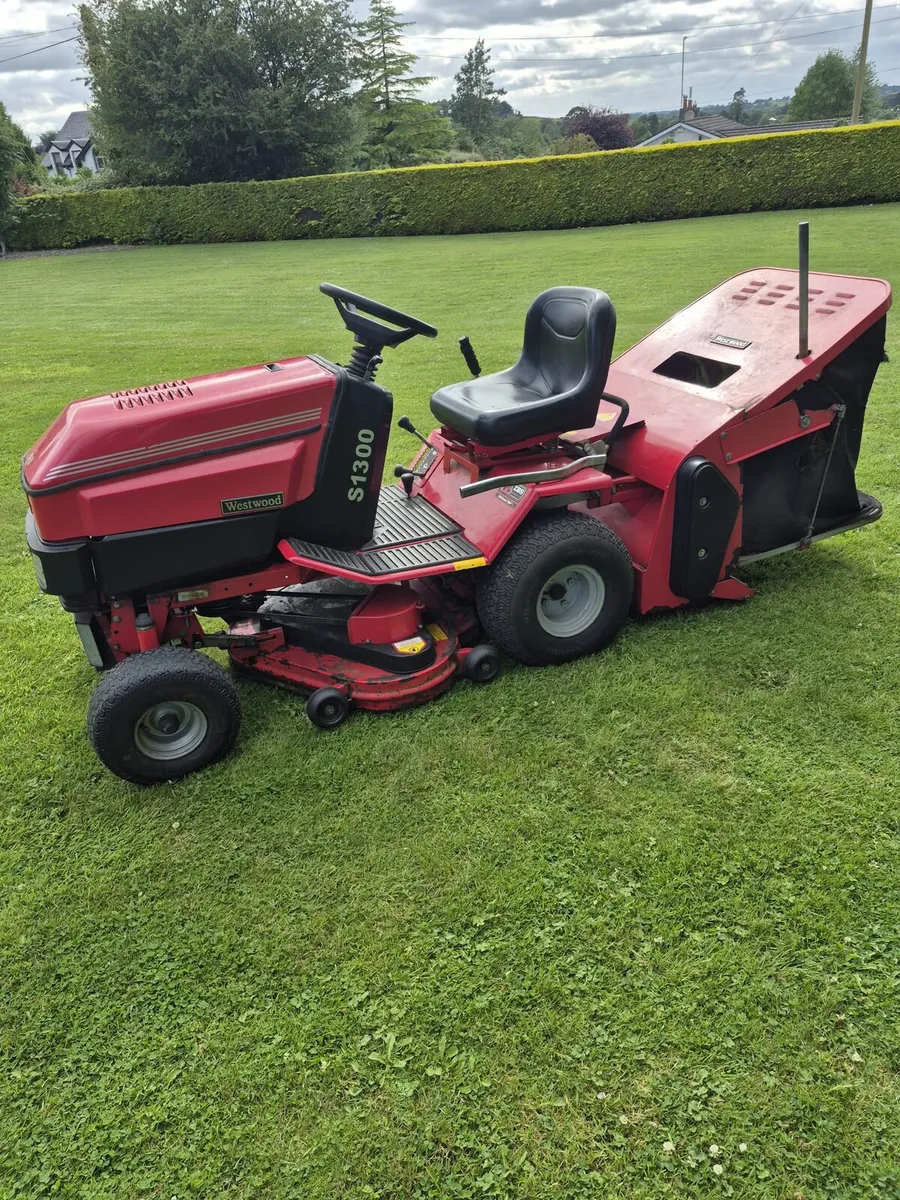Ride On Lawn Mower - Westwood S1300 - Image 1