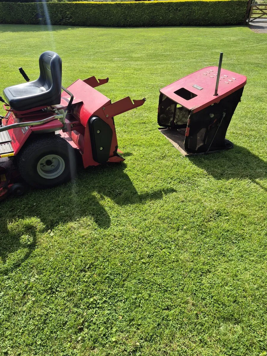Ride On Lawn Mower - Westwood S1300 - Image 3