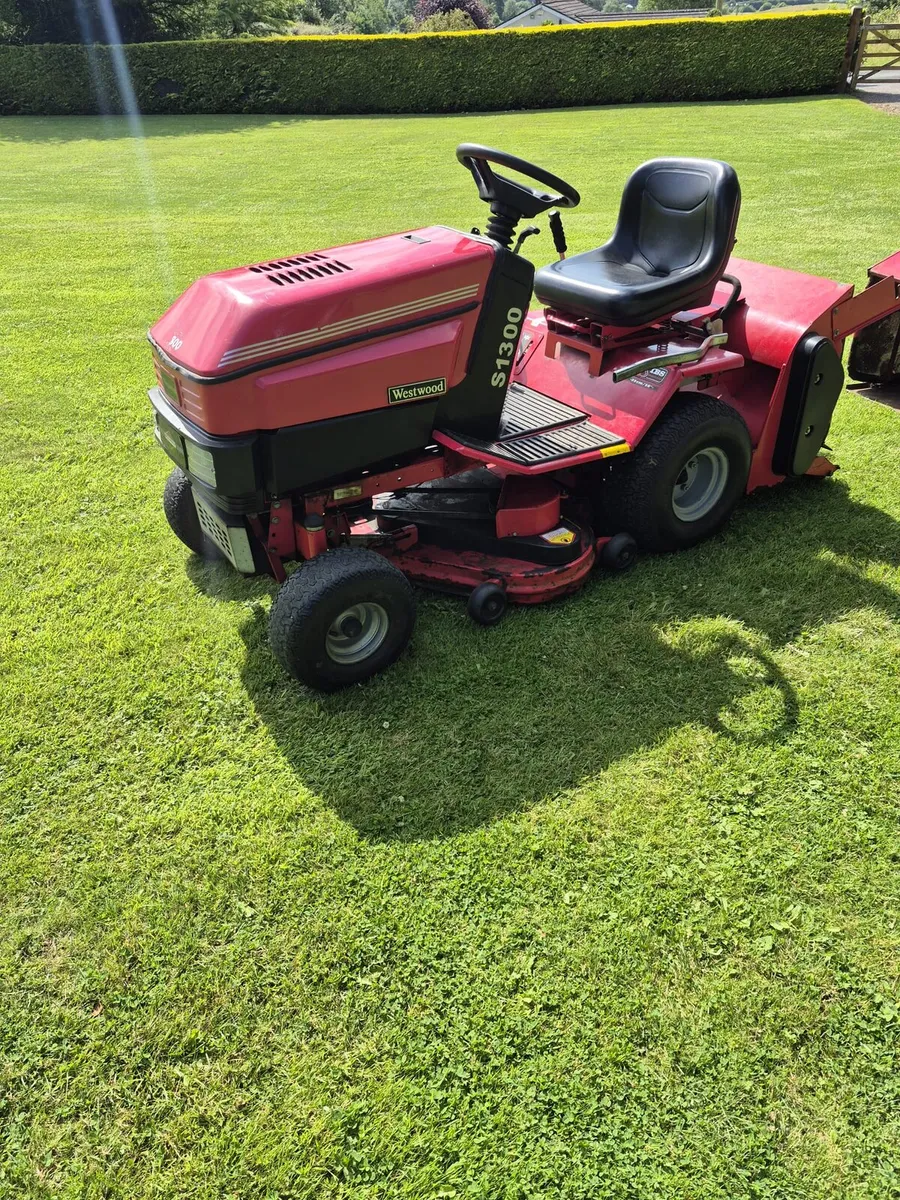 Ride On Lawn Mower - Westwood S1300 - Image 4