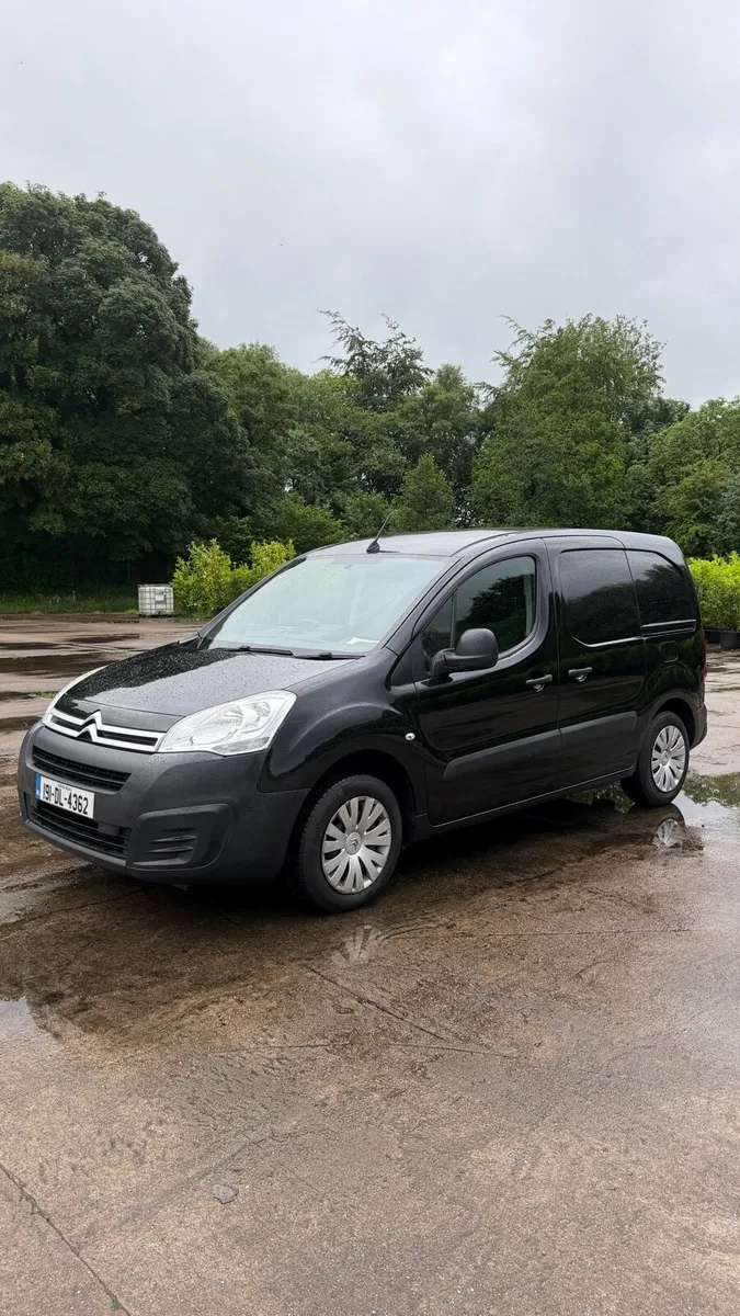 2019 Black Citroen Berlingo - Image 1
