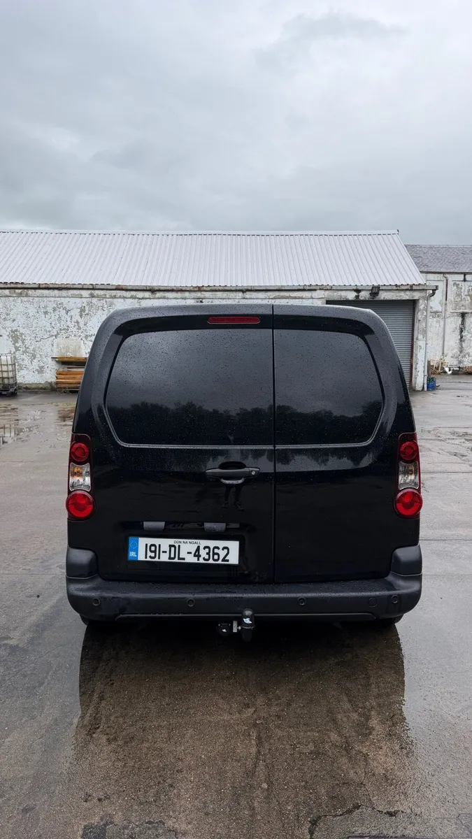 2019 Black Citroen Berlingo - Image 4