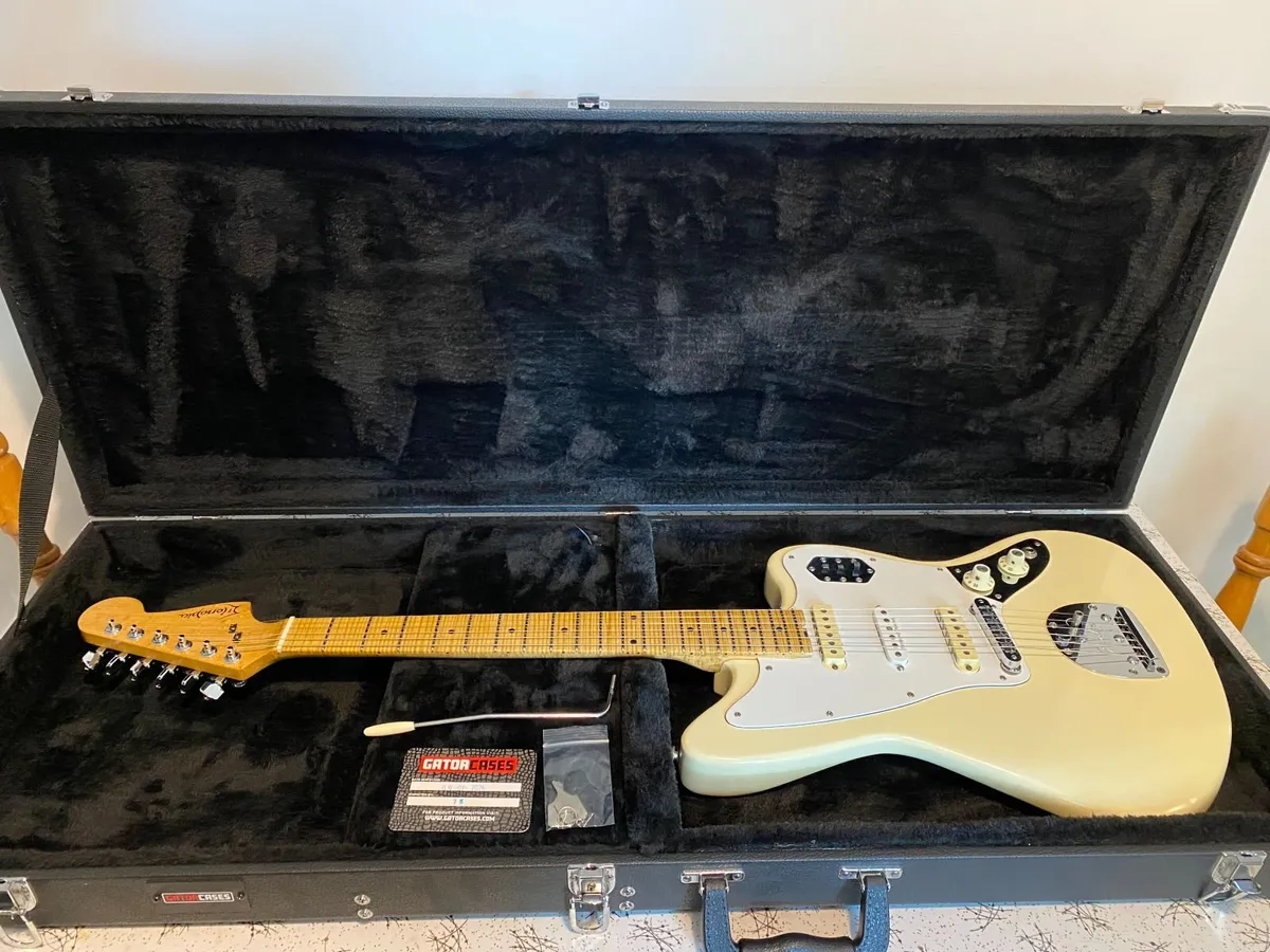 Menapia Guitars Custom Jaguar - Image 2