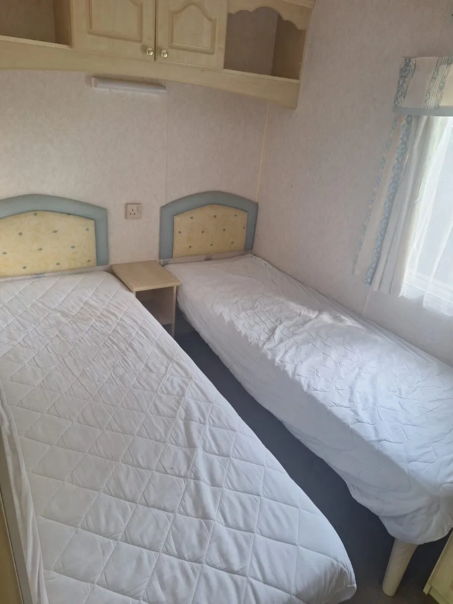Mobile home 2 Bedroom with decking - Image 2