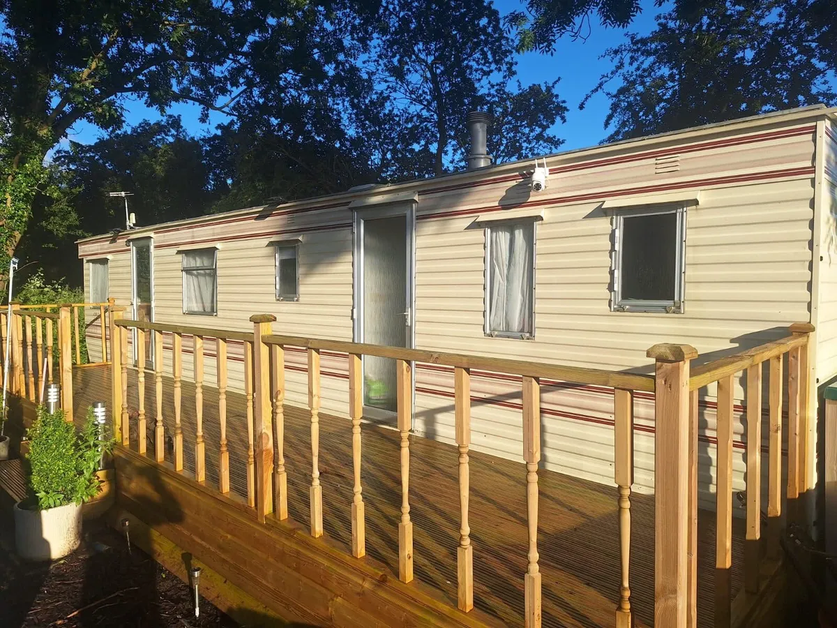 Mobile home 2 Bedroom with decking - Image 1