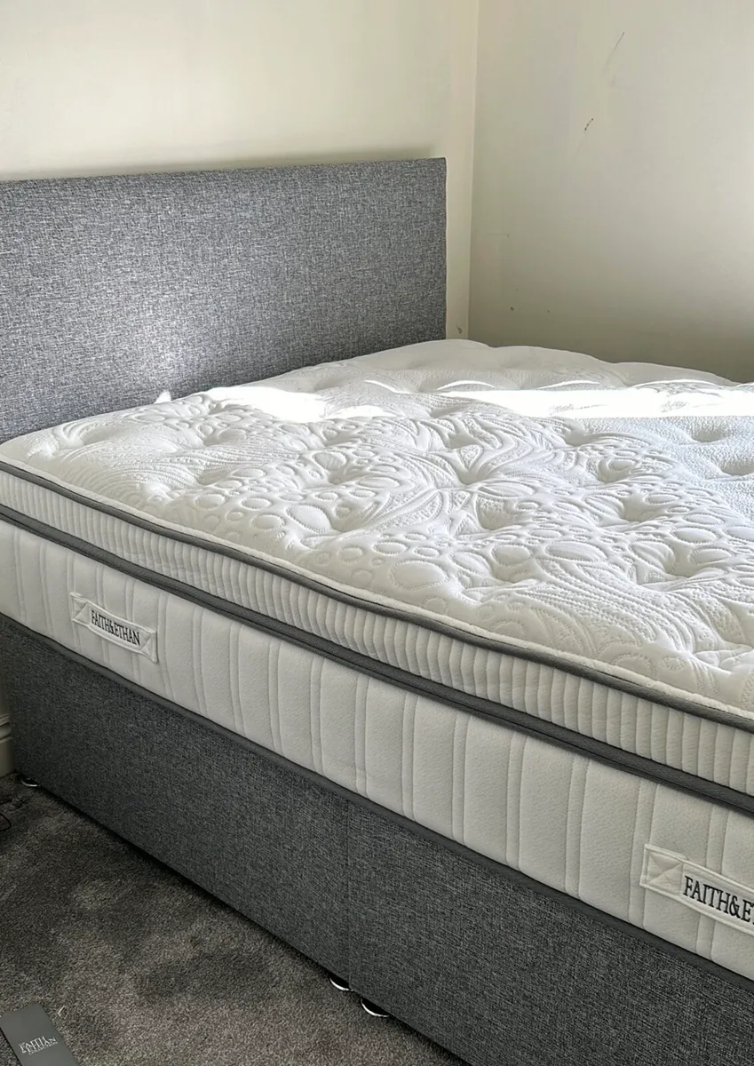 Bed base and mattress