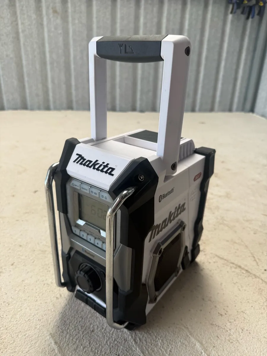 Makita Bluetooth Site Radio - Image 1