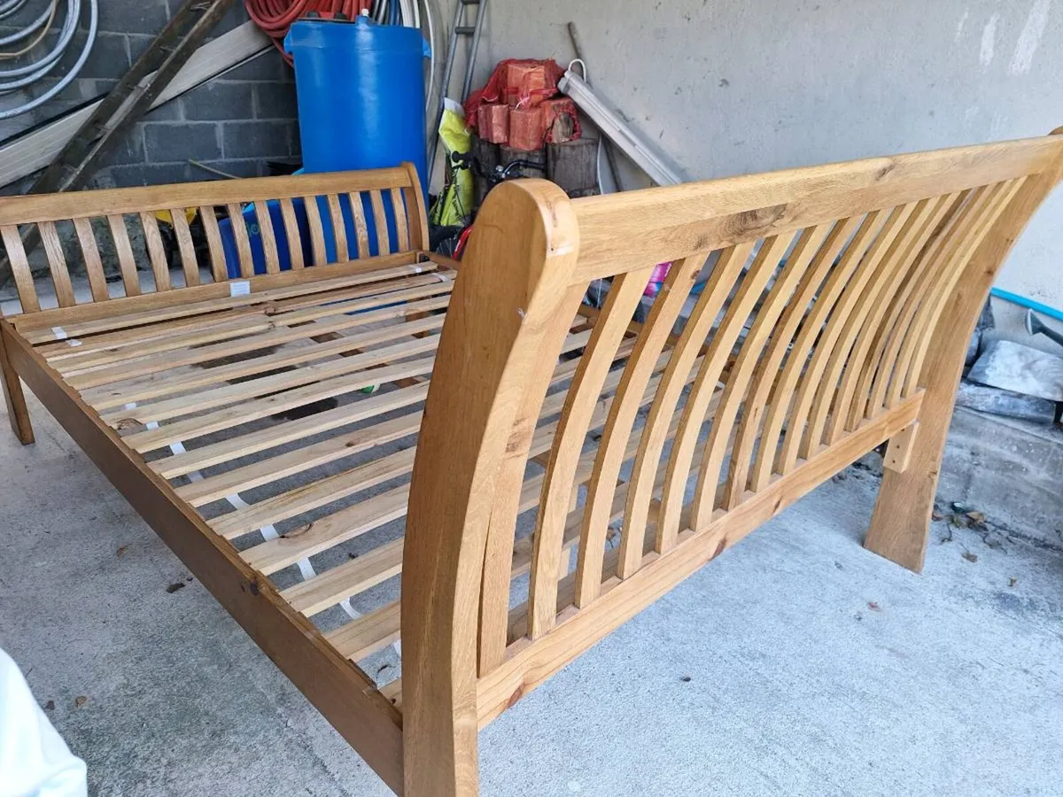 King size bed - Image 1