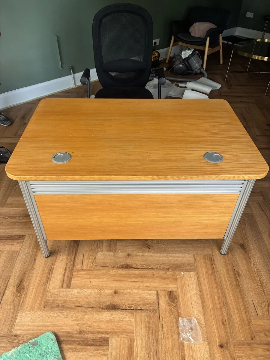 Office desk and chair - Image 2